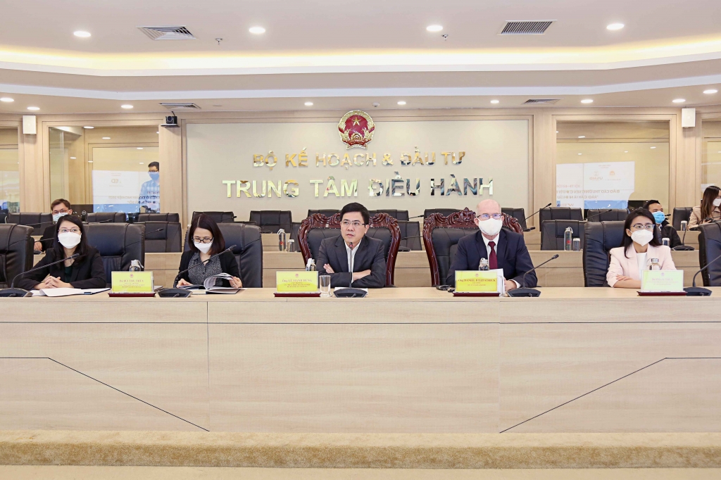Công bố “Báo cáo chuyển đổi số doanh nghiệp 2021: Rào cản và nhu cầu chuyển đổi số”